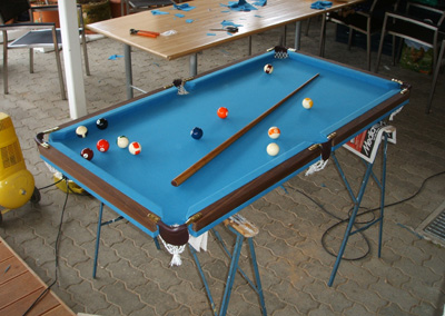 Kleiner Billardtisch selbst gebaut - Sport 64 Swissbillard